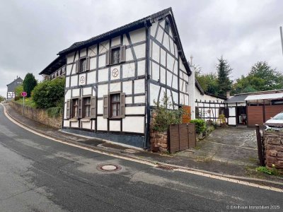 Sanierungsbedürftiges Einfamilienhaus mit Nebengebäuden in Mechernich-Glehn, ca. 700 m² Grundstück.