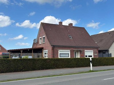 Solides Einfamilienhaus mit Carport und Werkstatt in Victorbur