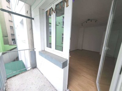 gemütliche 2-Zimmer-Wohnung mit Balkon und seperater Küche in Krefeld