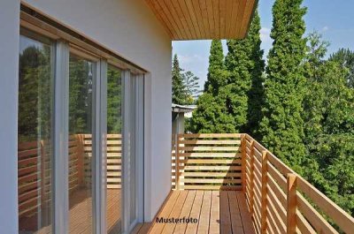 Helle 3-Zimmer-Dachgeschoss-Wohnung mit 3 Balkonen