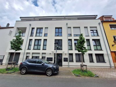Großzügige 3-Zimmer Wohnung im EG eines Neubaus – Schwellenarm / ab sofort frei