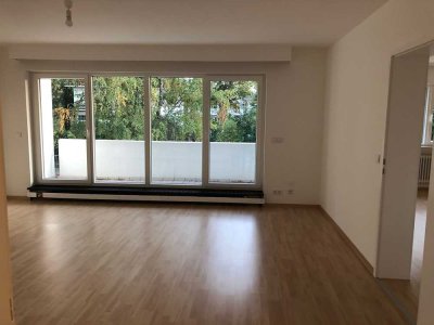 94 m² große 3-Zimmer-Wohnung mit Balkon, Küche, Bad, Gäste-WC und Garage in Rastatt