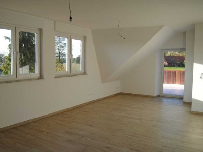 Moderne, lichtdurchflutete 2-Zimmer- Bad-Wohnung im  1. OG mit Dachterrasse