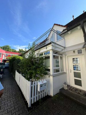 Exklusives, gepflegtes 2,5-Zimmer-Reihenendhaus mit geh. Innenausstattung und EBK