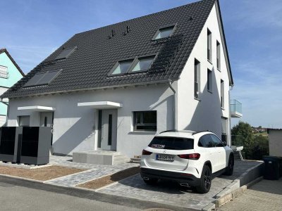 TOP Doppelhaushälfte mit gehobener Innenausstattung und EBK in Bietigheim-Bissingen