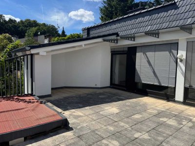großzügige 2 Zimmer DG-Wohnung