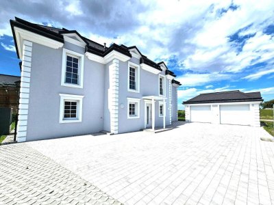 Moderne Doppelhaus-Villa nähe Wien: Erstbezug mit Garten, Garage und einen Stellplatz!