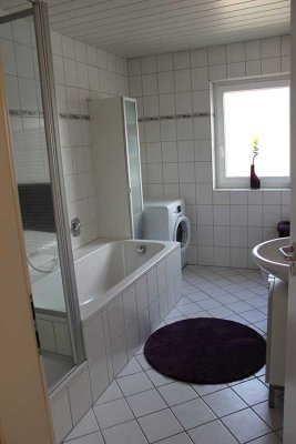 Ansprechende und neuwertige 3-Raum-DG-Wohnung mit geh. Innenausstattung mit Balkon