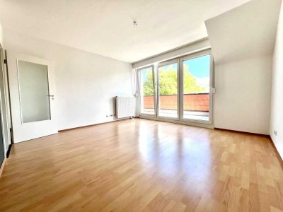 Reserviert - 2 Zimmer mit Licht, Luft & Ruhe - renovierte 65 qm mit Loggia + 13 qm Spitzboden