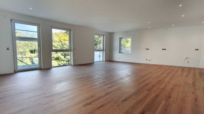 Erstbezug nach umfassender Sanierung – helle 3-Zimmer-Wohnung mit Balkon und Einbauküche