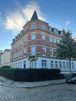 Helle 2-Zimmer-Altbauwohnung mit Einbauküche in Dresden-Cotta
