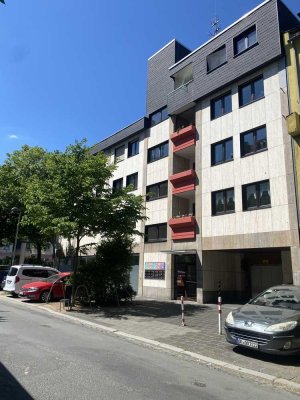 Modernisiertes 1-Zimmer-Dachgeschoss-Appartement mit TG- Stellplatz in zentraler Lage von Offenbach