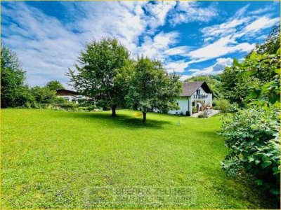 Obertaufkirchen: Gepflegtes Einfamilienhaus mit großem Grundstück, Obstwiese & Ausbaupotenzial im DG