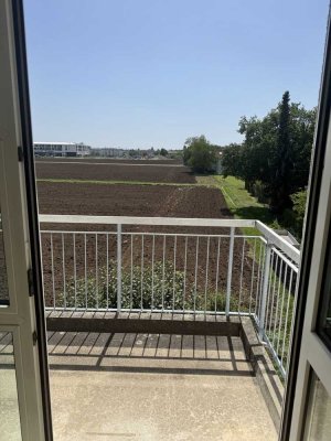 Gemütliche 1-Zimmer-Wohnung mit Balkon und EBK in Taufkirchen