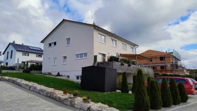 Moderne Doppelhaushälfte mit Süd-Balkon