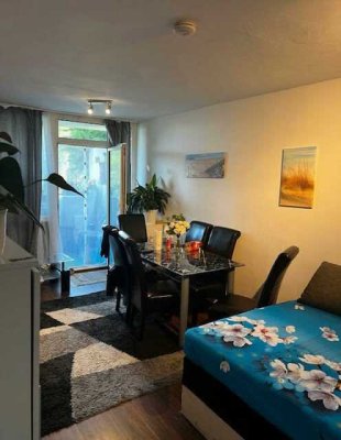 Gepflegte 2-Zimmer-Wohnung mit Balkon, Aufzug und Stellplatz in zentraler Lage