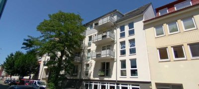 Seniorenservicewohnung!! Frisch nenovierte 2-Zimmer mit Balkon und EBK in Bremen