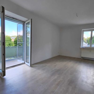 Top modernisierte 2 Zimmer Wohnung mit großem Balkon in Chemnitz / Einsiedel