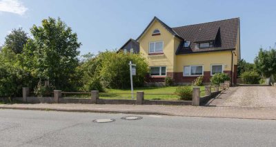 Einfamilienhaus mit großem Garten & Carport