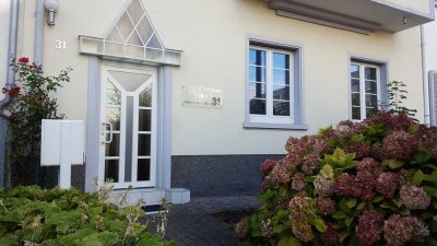 Neuwertige 3 ZKB Altbauwohnung am Klinikum mit Garten