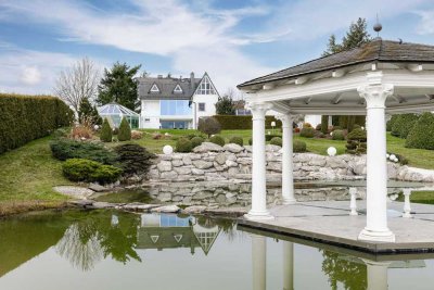 Unternehmervilla mit parkähnlichem Grundstück, Schwimmteich, mit Pool und luxuriöser Ausstattung.