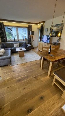 Stilvolle, vollständig renovierte 3-Zimmer-EG-Wohnung mit Balkon und EBK in Bad