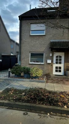 Familienfreundliche Doppelhaushälfte mit Kamin, Garten & Klimaanlage