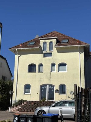 Ideal geschnittene 3 Zimmer-Wohnung mit Terrasse, kleinem Garten und zusätzlichem Wohnraum
