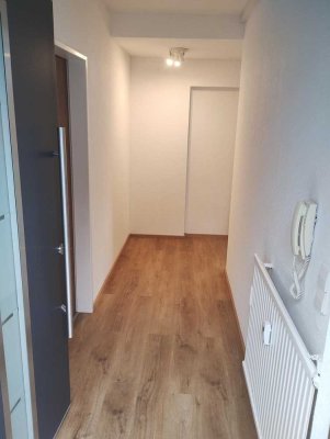 Einziehen & Wohlfühlen: Schöne, helle 2-ZKB-Wohnung mit EBK und Terrasse in Leimens bester Lage