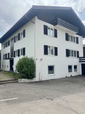 Schöne Dachgeschosswohnung in zentraler Lauflage