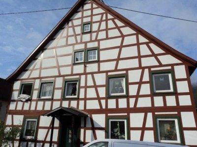 Großzügige 6-Zimmer Wohnung mit Garage in Bermersbach