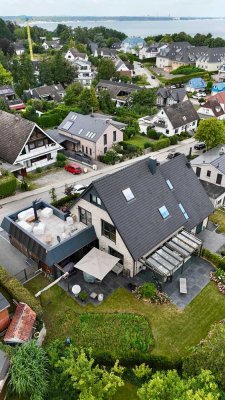 Exklusive Doppelhaushälfte in Einfamilienhaus-Charakter mit Meerblick am Kammerwald