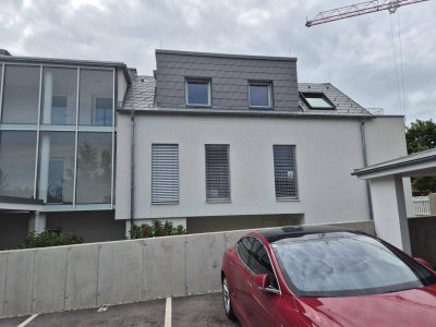 Dachgeschoss Wohnung mit Terrasse und Stellplatz, vermietet bis Juni 2026