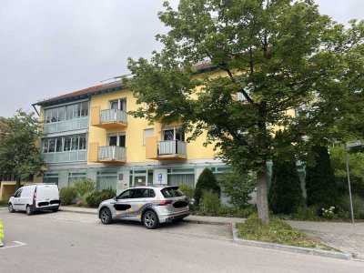 Großzügige 2,5 Zimmerwohnung mit Panoramadach und Balkon