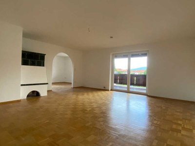 Großzügige helle 3,5 Zimmer Wohnung mit großem Balkon in Schaftlach