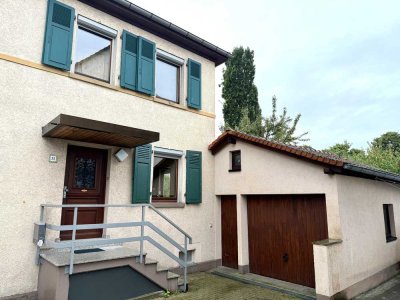 Doppelhaushälfte in zentraler Lage von Kehl mit großem Garten
