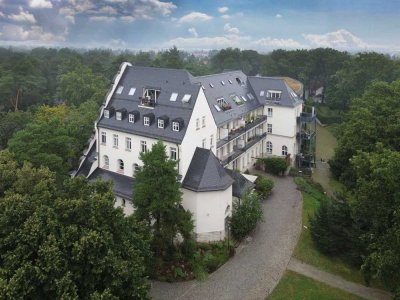 Exklusives Wohnen im Baudenkmal – 2-Zimmer-Dachgeschosswohnung in Berlin-Biesdorf