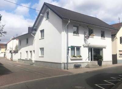Exklusives und großzügiges Wohnen im Renditeobjekt