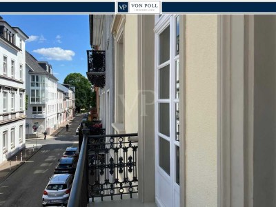VON POLL - BAD HOMBURG: Große Helle-Etage-Wohnung in zentraler Stadtvilla mit Dachterrasse & 2 STP