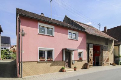Teilrenoviertes Einfamilienhaus samt Terrasse, Balkon und Scheune in Dreuschendorf bei Buttenheim
