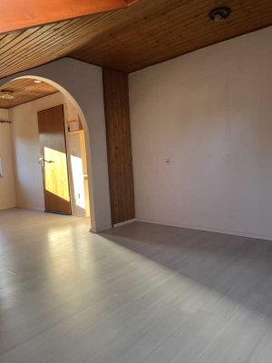 Charmante 3-Zimmer-Dachgeschosswohnung abzugsfrei in Kirchseeon (Ost zu München)