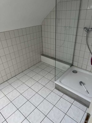 Erstbezug nach Sanierung: 2-Zi-Dachgeschosswohnung in Böblingen