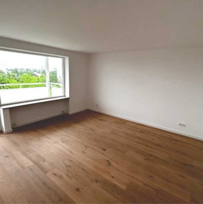 Modernisierte 3- Zimmer- Wohnung mit atemberaubender Aussicht in München