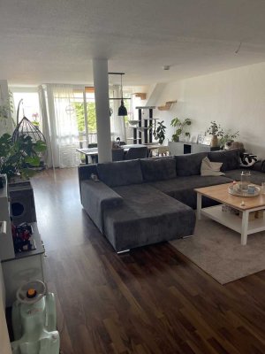 Charmante 3,5 Zimmer-DG-Wohnung mit Balkon