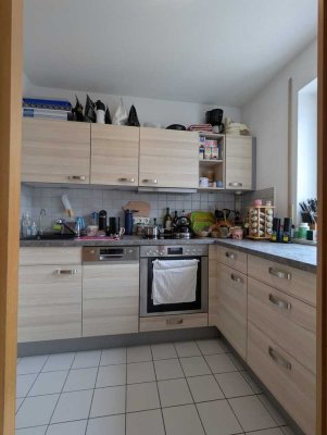 Sonnige 2-Raum-Wohnung mit Balkon, Küche und Tiefgarage
