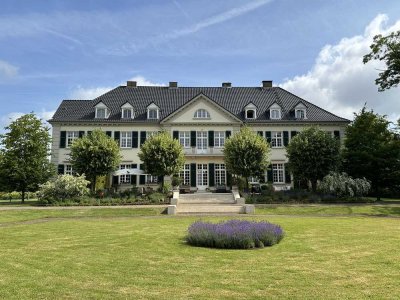 Luxuriöses Loft Schloss Laach in Monheim - Erstbezug nach Sanierung, Teilmöbiliert, EBK + Stellplatz