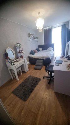 3-Zimmer-Wohnung mit Balkon, Kamin und Parkplatz zu vermieten