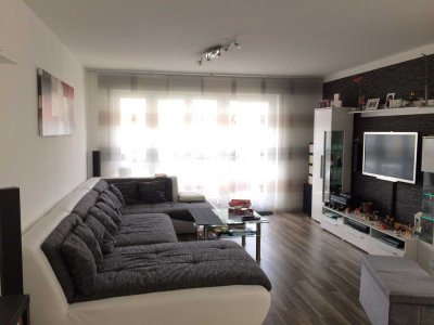 Helle 3,5-Zimmer Wohnung mit Balkon