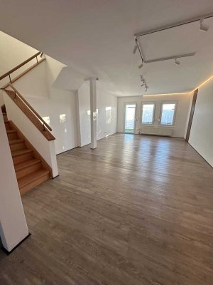 Erstbezug nach Renovierung - Doppelhaushälfte Haus mit Garten EBK Carport Klimaanlage