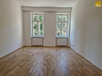 Erstbezug nach Sanierung - Altbaucharme - Kleine Wohlfühlwohnung mit Grünblick - ideal für Singles, Paare und Studenten